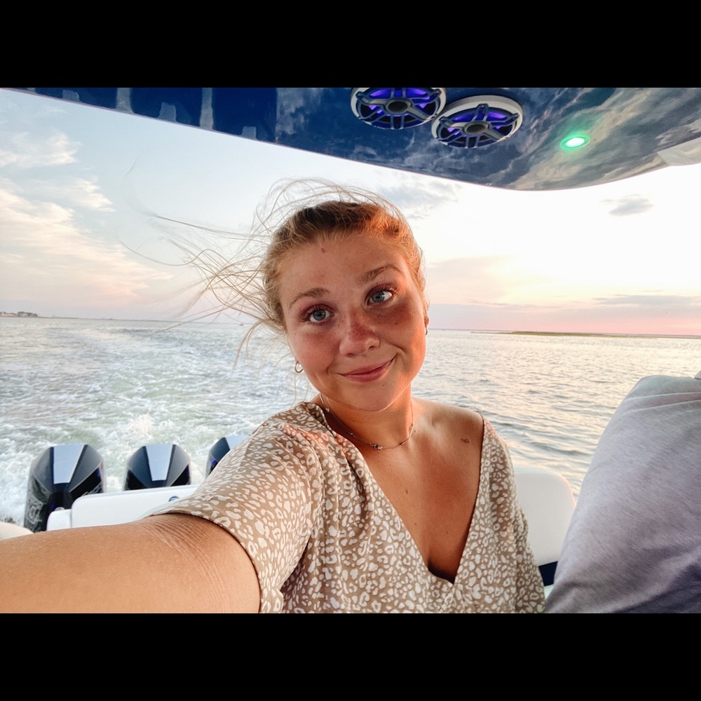 Meet your Posher, Caitlin